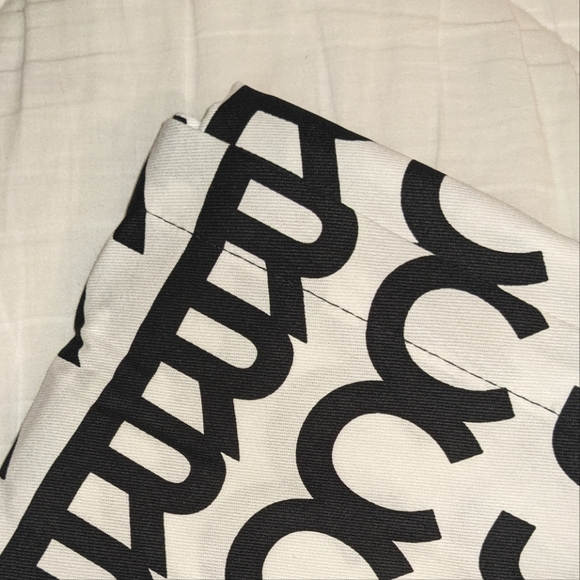 Marc Jacob's 'The Tote Bag' Canvas Small Tote Bag - Picture 8 of 8